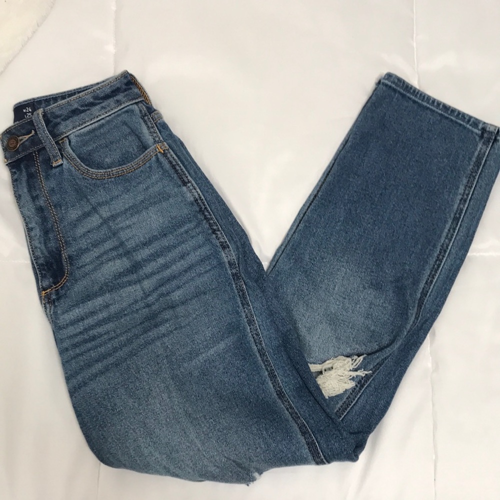 Hollister Curvy Ultra High-Rise Mom Jeans, size 0S